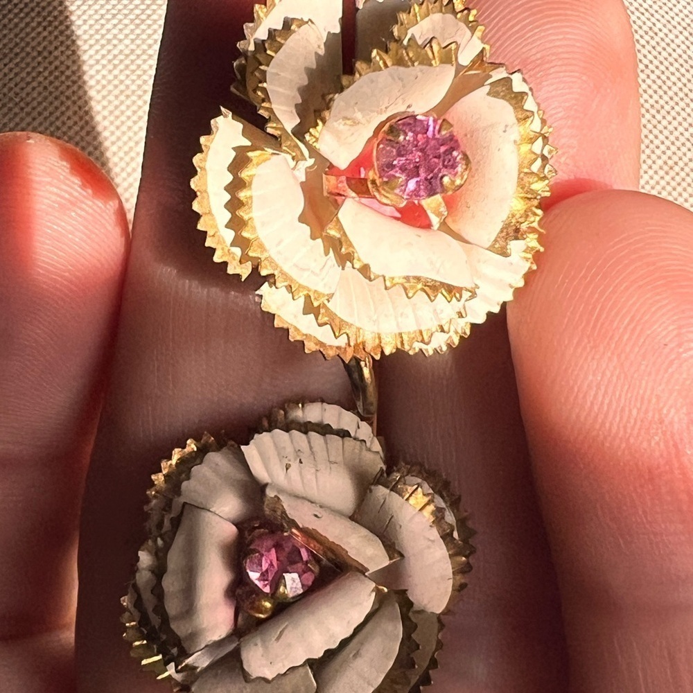 Antique enamel floral screwback earrings - Picture 9 of 12